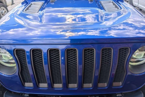 ceramic-coated-detail-blue-jeep-front-reflections-brunswick